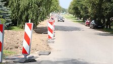 Gėlių gatvėje Ringauduose klojamas &scaron;aligatvis.