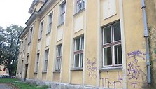 Buvusios mokyklos pastatas tapo vaiduokliu.  
