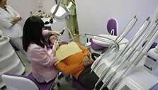 Naktimis ir per &scaron;ventes klaipėdiečiai nesulaukia odontologų pagalbos. 