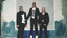 &bdquo;Above & Beyond&ldquo;