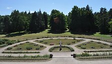 Vaizdas į parką i&scaron; dvaro balkono.
