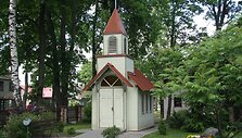 Muziejaus kieme stovinti koplytėlė - pati mažiausia Latvijoje