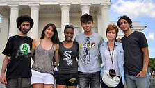 (I&scaron; kairės) Italas Alessandro, prancūzė Lou, amerikietė Nina, kinas Leung, vengrė Nikolett ir meksikietis Tirzo jau Vilniuje