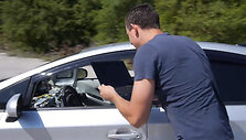 Ne&scaron;iojamu kompiuteriu valdomas automobilis