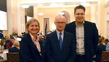 Michael Porter (center) with Virginija Po&scaron;kutė and Maik Huettinger of ISM University of Management and Economics