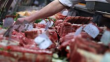 Мясной скандал, в январе разгоревшийся в Великобритании и перекинувшийся на несколько стран ЕС, не утихает.