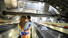В Вене запретили целоваться в метро