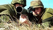 Kaitsev&auml;elased lasevad Rootsist kingitusena saadud maailmatasemel granaadiheitjast Carl Gustaf.