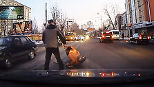 Помощь на дорогах: Россия, страна водителей-тимуровцев