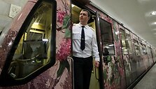 Чехам предлагают соблазнять друг друга в метро