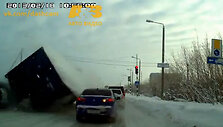 Поучительное видео о чудесных спасениях на дорогах