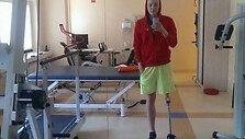 Adrijus i&scaron;bando kojos protezą