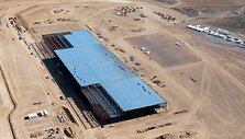 Pažvelkite į Elono Musko &bdquo;Gigafabriką&ldquo;
