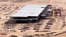 Pažvelkite į Elono Musko &bdquo;Gigafabriką&ldquo;