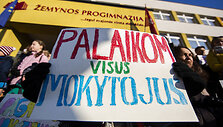 Mokytojų palaikymo akcija  &bdquo;&Scaron;MM, i&scaron;girsk mokytojus&ldquo; prie Vilniaus Žemynos progimnazijos