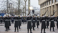 Valstybės vėliavos pakėlimo ceremonija Nepriklausomybės aik&scaron;tėje