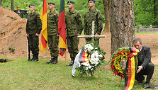 Vokiečių karių perlaidojimo ceremonijos akimirka