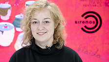15min studijoje &ndash; festivalio &bdquo;Sirenos&ldquo; meno vadovė Kristina Savickienė ir lietuvi&scaron;kosios programos koordinatorė Agnė Pulokaitė