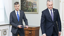 Darius Jauni&scaron;kis, Gitanas Nausėda