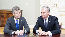 Darius Jauni&scaron;kis, Gitanas Nausėda