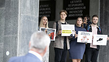 Jaunųjų konservatorių lygos protestas prie&scaron; Rimanto Sinkevičiaus paskyrimą į ministro postą