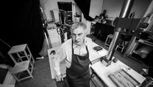 Fotomenininkas Gintautas Trimakas savo studijoje kultūros komplekse &bdquo;Sodas 2123&ldquo;