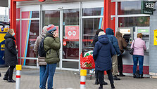 Eilės prie bankomatų