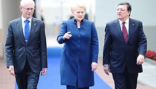 Europos Vadovų Tarybos pirmininkas Hermanas van Rompuy (kairėje), Lietuvos prezidentė Dalia Grybauskaitė ir Europos Komisijos pirmininkas Jose Manuelis Barrosas