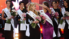Rūta Elžbieta Mazurevičiūtė (centre)