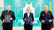 Gintaras Gru&scaron;as, Agnė Bilotaitė, Saulius Greičius