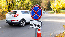 Kelio ženklai prie Rokanti&scaron;kių kapinių