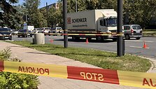 Vilniuje automobilis rėžėsi į autobusų stotelę su žmonėmis: viena mergina žuvo