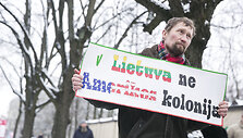 Prie JAV ambasados protestuoti susirinkę prorusi&scaron;ki veikėjai sulaukė atkirčio