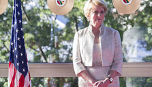 JAV ambasadorė Deborah Ann McCarthy