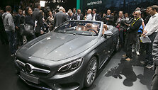 &bdquo;Mercedes-Benz&ldquo; automobilių stendas Frankfurto automobilių parodoje