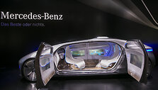 &bdquo;Mercedes-Benz&ldquo; automobilių stendas Frankfurto automobilių parodoje