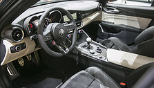 &bdquo;Alfa Romeo&ldquo; stendas Frankfurto automobilių parodoje