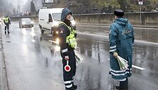 Vilniaus kelių policija sveikino moteris Kovos 8-osios dienos proga