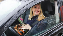 Vilniaus kelių policija sveikino moteris Kovos 8-osios dienos proga