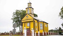 Žvagulių dukros krik&scaron;tynų akimirka