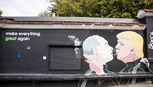 Vėl suniokotas Trumpo ir Putino grafitis