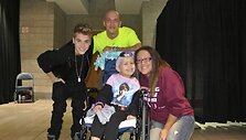 Justinas Bieberis su 4-mete Hailey Roser