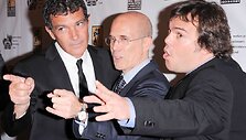 Aktoriai Antonio Banderas (kairėje) ir Jackas Blackas (de&scaron;inėje) su laureatu Jeffrey Katzenbergu