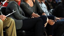 Aktorė Charlize Theron (viduryje) su mama Gerda