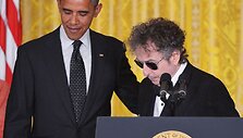 Barackas Obama (kairėje) ir Bobas Dylanas