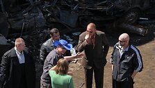 Režisierius Emilis Vėlyvis (su skrybėle), Vinnie Jonesas (antras i&scaron; de&scaron;inės) ir kiti filmo aktoriai