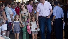 Princas Felipe ir princesė Letizia su dukromis Leonor (kairėje) ir Sofia