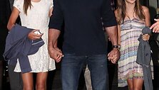 Sylvesteris Stallone su dukromis Sistine Rose (kairėje) ir Scarlet Rose