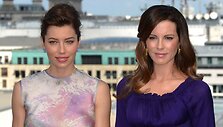 Amerikiečių aktorė Jessica Biel (kairėje) ir britė Kate Beckinsale