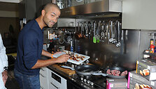 Tony Parkeris virtuvėje